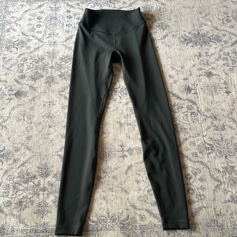 Lululemon Women’s Wunder Under Smooth Cover 28” leggings size 4 blackened pine